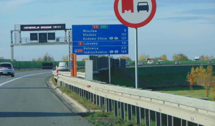 Ciężarówki nie będą wyprzedzać na A8 obwodnicy Wrocławia Ciężarówki nie będą wyprzedzać na A8 obwodnicy Wrocławia