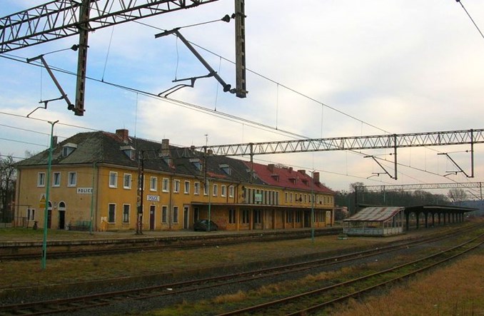 Cztery oferty na przygotowanie modernizacji linii 406 do Portu Morskiego Police