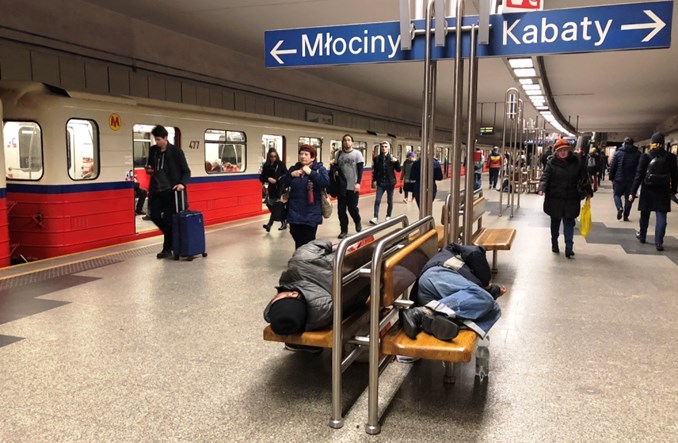 Warszawa: Co z uciążliwymi kloszardami w komunikacji po uchyleniu przepisów?