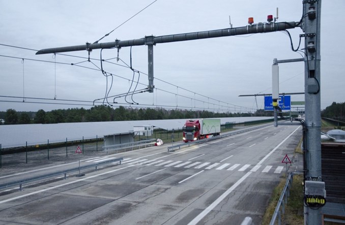 Czy ciężarówka z pantografem może pokonać kolej?
