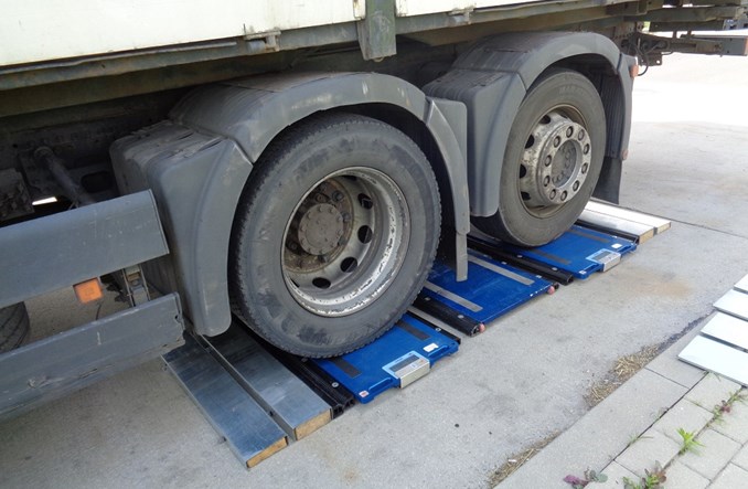 GUM przygotuje system pomiaru masy pojazdów w ruchu