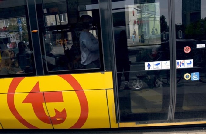 Warszawa. Motornicza pobita, bo zwracała uwagę na brak maseczki