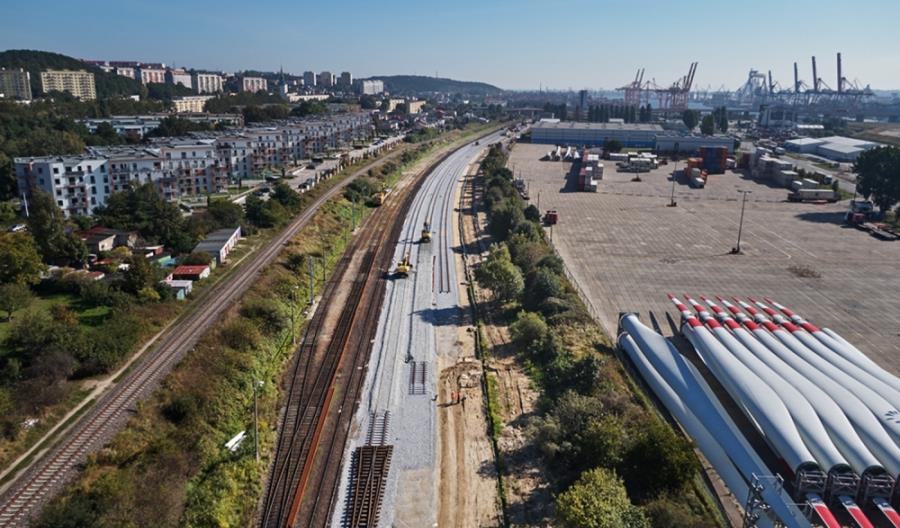 Morawiecki: Nowa infrastruktura kolejowa w Porcie Gdynia w ciągu 2,5 roku Morawiecki: Nowa infrastruktura kolejowa w Porcie Gdynia w ciągu 2,5 roku