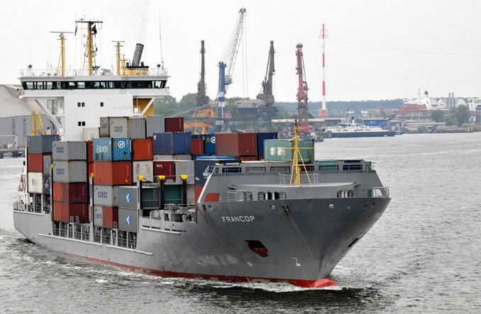 Coraz mniej towarów na morzu. „Pandemiczny sztorm” przybiera na sile