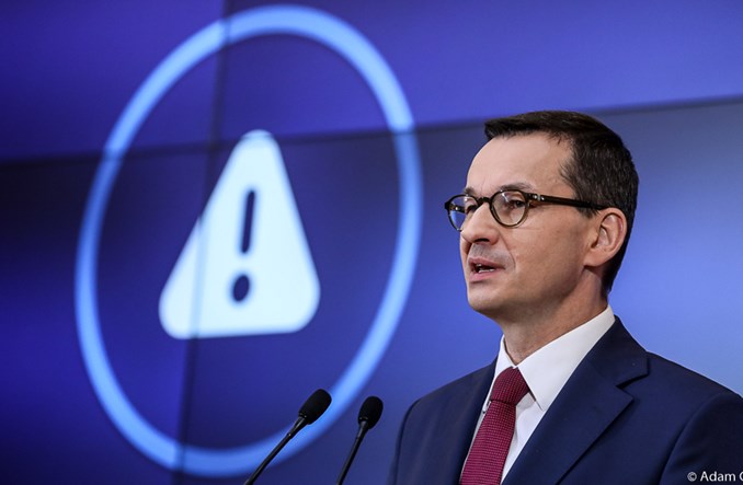 Rząd wprowadza ograniczenia w przemieszczaniu się. Zakaz zgromadzeń powyżej dwóch osób