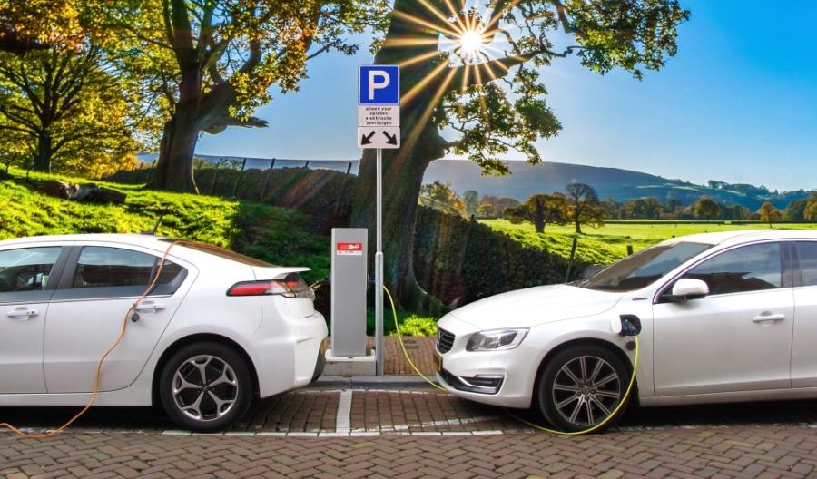 Warszawa. W tym roku powstanie 41 punktów ładowania pojazdów elektrycznych Warszawa. W tym roku powstanie 41 punktów ładowania pojazdów elektrycznych