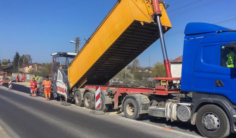 Roboty asfaltowe na łącznicach węzła Częstochowa Blachownia i DK-46 Roboty asfaltowe na łącznicach węzła Częstochowa Blachownia i DK-46