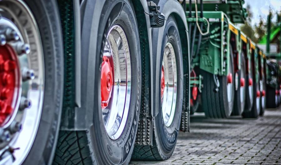Daimler i Volvo tworzą spółkę. Będą elektryfikować ciężki transport Daimler i Volvo tworzą spółkę. Będą elektryfikować ciężki transport
