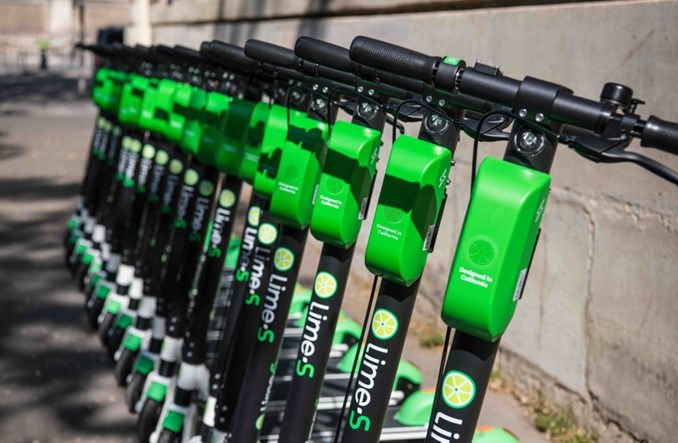 Piraci na e-hulajnogach na cenzurowanym