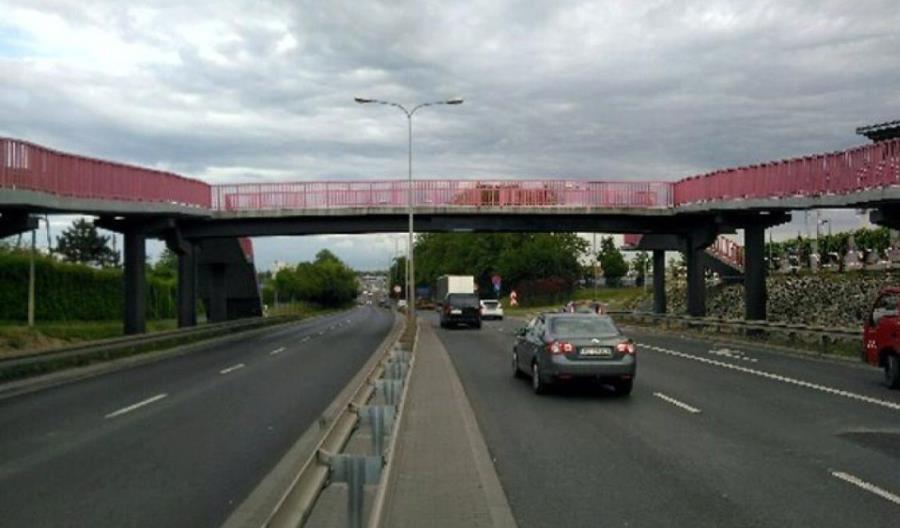 Poznań. Uszkodzona przez koparkę kładka już po remoncie Poznań. Uszkodzona przez koparkę kładka już po remoncie