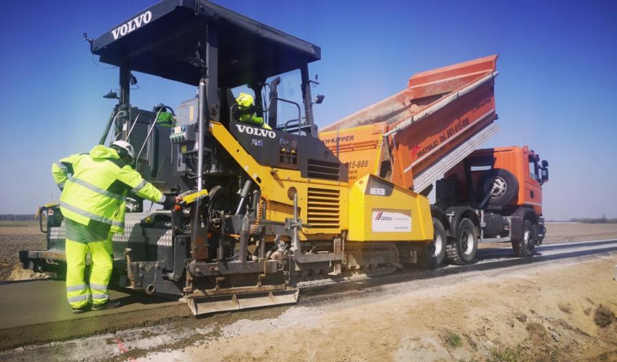 Prezydent RP z wizytą na budowie drogi w technologii RCC CEMEX Prezydent RP z wizytą na budowie drogi w technologii RCC CEMEX