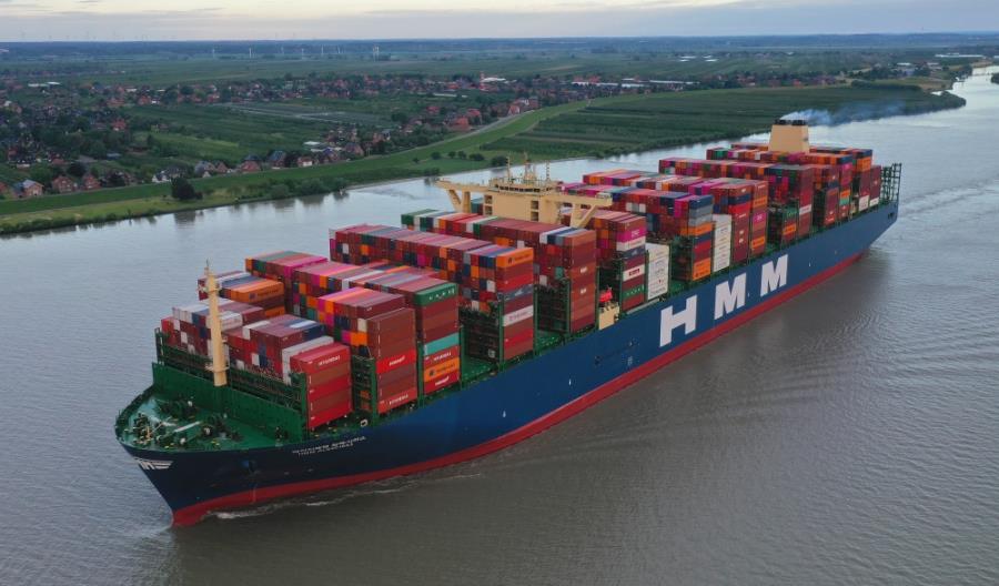 Największy kontenerowiec świata zawinął do Portu Hamburg Największy kontenerowiec świata zawinął do Portu Hamburg