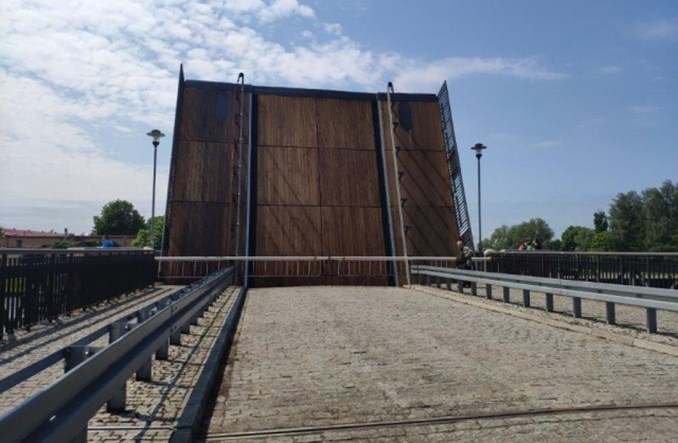 Zwodzony most w Elblągu otwarty. Nie przejadą nim samochody