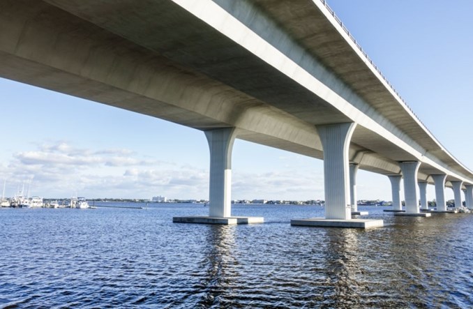 Floryda. Na moście Rossevelta pojawiła się szczelina. Obiekt grozi zawaleniem