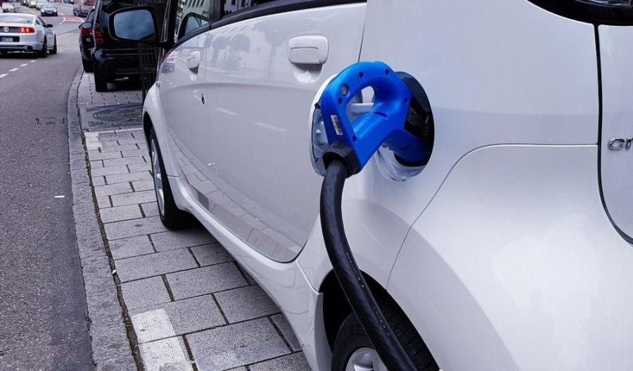 Samochody elektryczne zdominują polskie drogi za kilkanaście lat Samochody elektryczne zdominują polskie drogi za kilkanaście lat