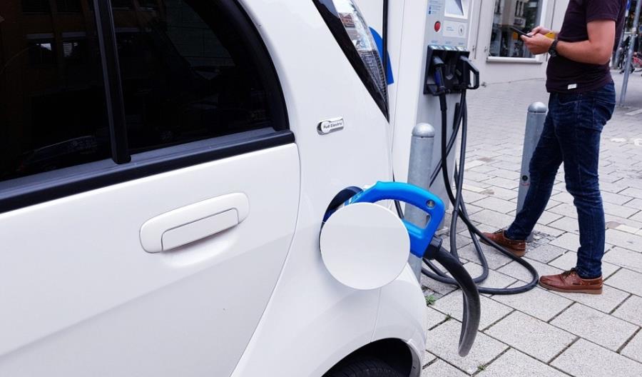 Więcej niż Brytyjczycy, mniej niż Francuzi. Jakie dotacje do aut elektrycznych dostaną Polacy Więcej niż Brytyjczycy, mniej niż Francuzi. Jakie dotacje do aut elektrycznych dostaną Polacy
