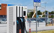 Elektromobilność. Coraz więcej ładowarek zasilanych odnawialnymi źródłami