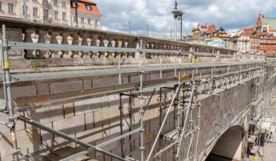 Warszawa. Wymiana zabytkowej balustrady nad trasą W-Z Warszawa. Wymiana zabytkowej balustrady nad trasą W-Z