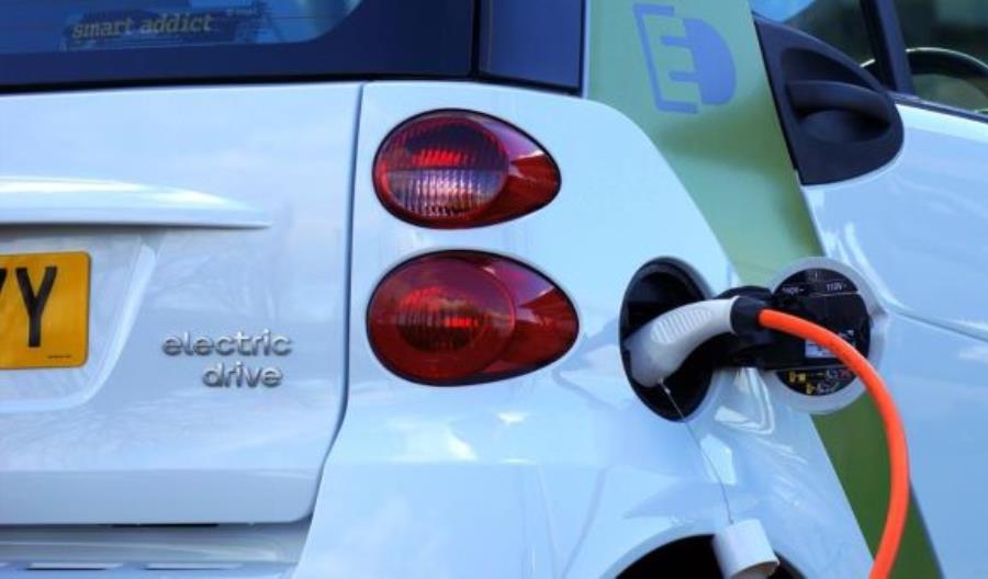 Znaczny wzrost liczby samochodów elektrycznych po połowie 2020 r. Znaczny wzrost liczby samochodów elektrycznych po połowie 2020 r.