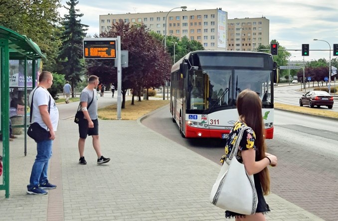 Jastrzębie-Zdrój: Pierwszymi drzwiami i tylko w maseczce