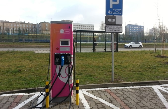 Warszawa: Więcej stacji ładowania pojazdów elektrycznych