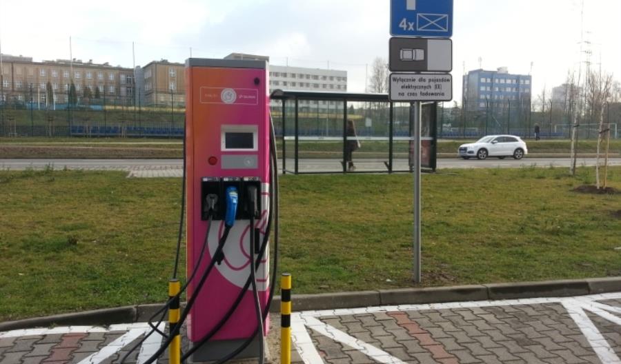 Warszawa: Więcej stacji ładowania pojazdów elektrycznych Warszawa: Więcej stacji ładowania pojazdów elektrycznych