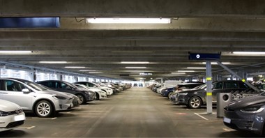 Norwegia. Ponad 1000 stacji ładowania na lotniskowych parkingach 