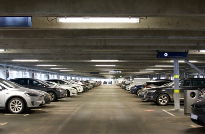 Norwegia. Ponad 1000 stacji ładowania na lotniskowych parkingach 