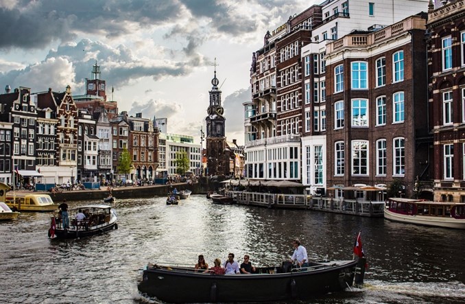 Amsterdam chce zakazu reklam związanych z paliwami kopalnymi