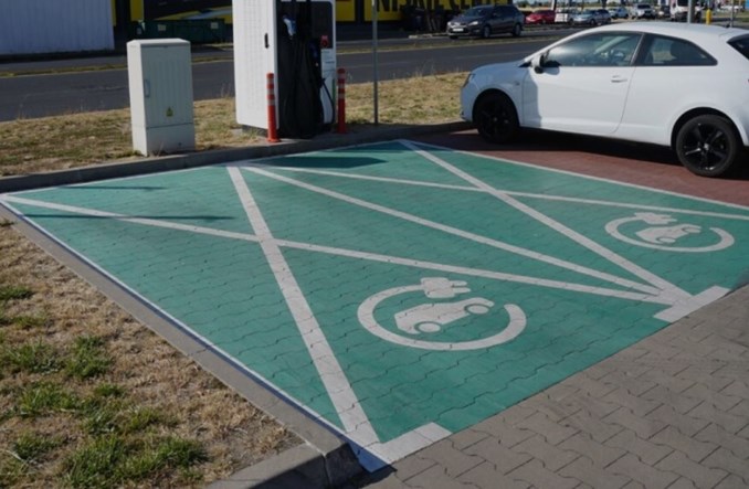 W 2020 w Polsce przybyły 72 stacje ładowania pojazdów GreenWay