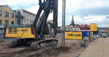 Palisada zabezpieczająca wykop dla budowy linii tramwajowej w Bydgoszczy 