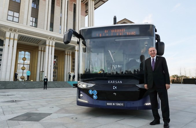 Erdogan pierwszym pasażerem elektrycznego i autonomicznego Karsana