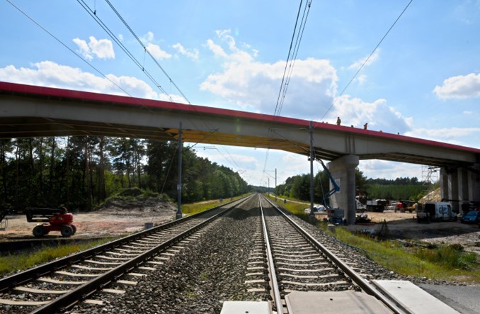 Będzie 26 nowych tuneli i wiaduktów nad torami. PLK zamawia studium