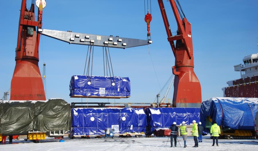 Olbrzymi transport wyruszył z Portu Gdynia Olbrzymi transport wyruszył z Portu Gdynia