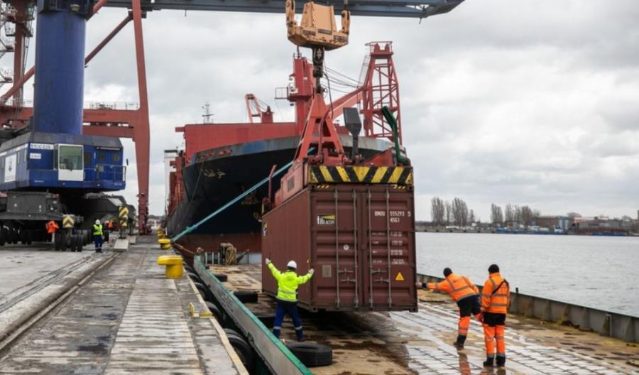 Wisłą popłyną kontenery. Ruszą z Portu Gdańsk Wisłą popłyną kontenery. Ruszą z Portu Gdańsk