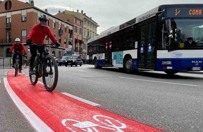 Włochy zatwierdziły więcej praw dla rowerzystów. Pomogli aktywiści