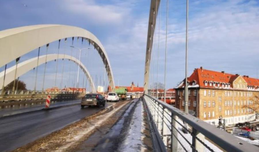Gdańsk. Próby obciążeniowe na wiadukcie Biskupia Górka Gdańsk. Próby obciążeniowe na wiadukcie Biskupia Górka