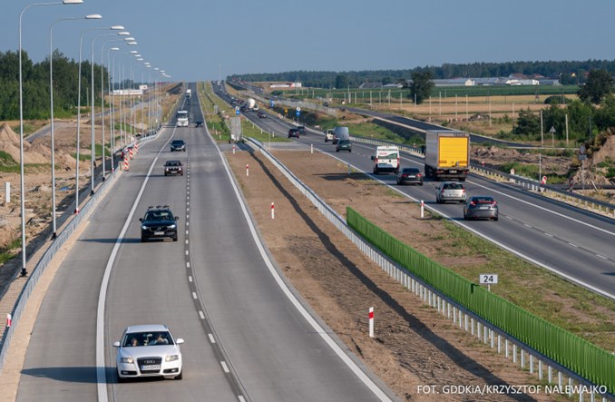 Osobówek tyle, co przed pandemią, ciężarówek sporo więcej