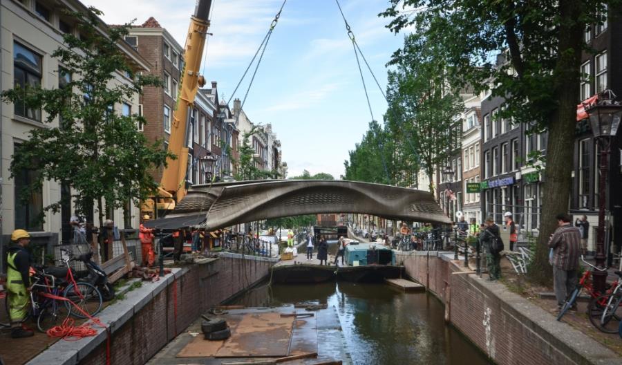 W Amsterdamie powstał most wydrukowany w technologii 3D W Amsterdamie powstał most wydrukowany w technologii 3D
