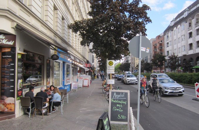  By zrobić zakupy, berlińczycy wybierają własne nogi, komunikację lub rower. Samochód prawie się nie liczy