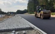 Na obwodnicy Smolajn układają pierwszą warstwę nawierzchni