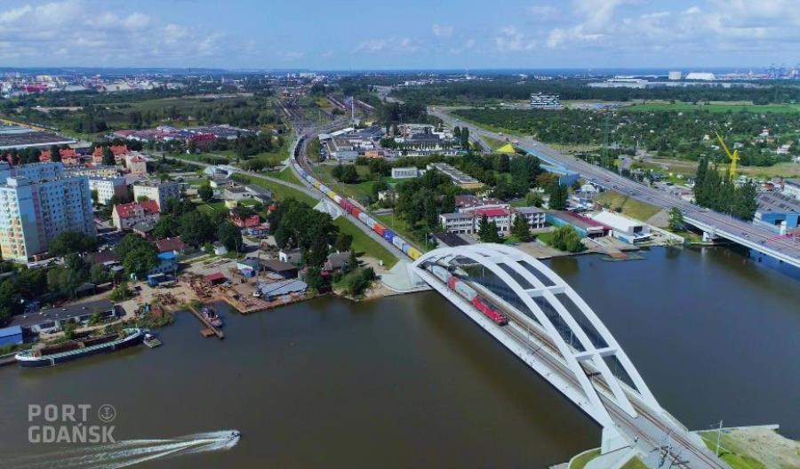 Trójmiasto: Modernizacja dojazdu do portów zbliża się do końca Trójmiasto: Modernizacja dojazdu do portów zbliża się do końca
