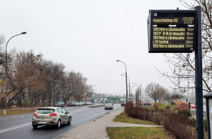 Piaseczno z elektronicznymi tablicami na przystankach. W ramach sieci ZTM Warszawa