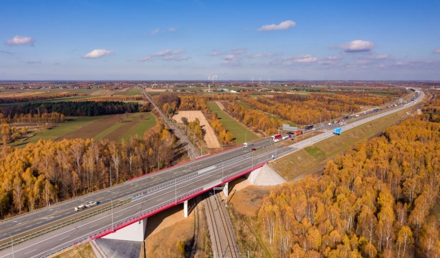 A1 Tuszyn – Piotrków. Trzema pasami w stronę Łodzi, dwoma do Częstochowy 