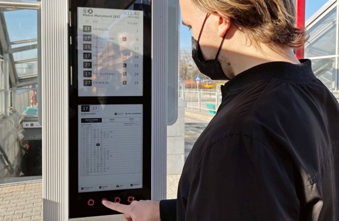 Warszawa: e-papierowe rozkłady na sześciu przystankach. Trwają testy