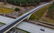 A1 Radomsko – granica województw. Trzema pasami w każdą stronę 