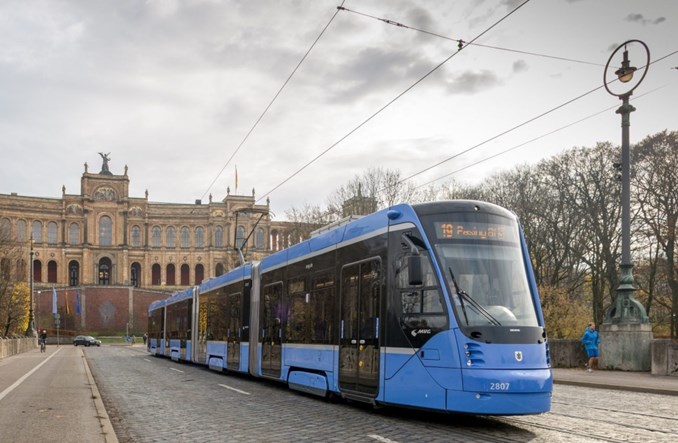 Pomyślne testy półprzewodników SIC w tramwajach Avenio w Monachium. Może być ciszej