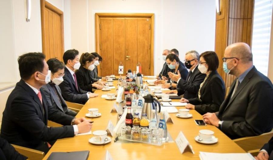 Polsko-koreańskie rozmowy o współpracy transportowej Polsko-koreańskie rozmowy o współpracy transportowej