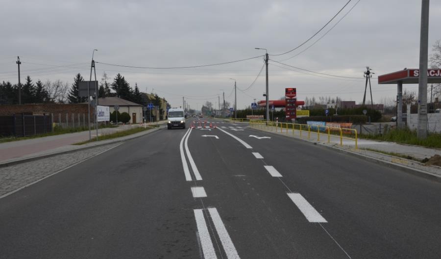 Wyremontowaną drogą przez Łęczycę Wyremontowaną drogą przez Łęczycę