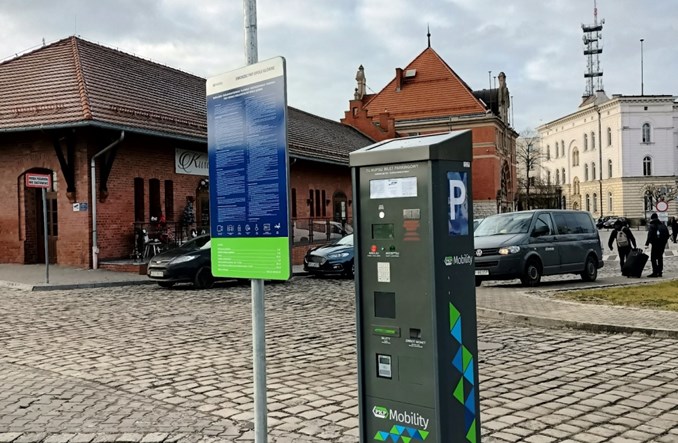 Aplikacja mPay umożliwia opłacanie parkowania przy dworcach PKP 